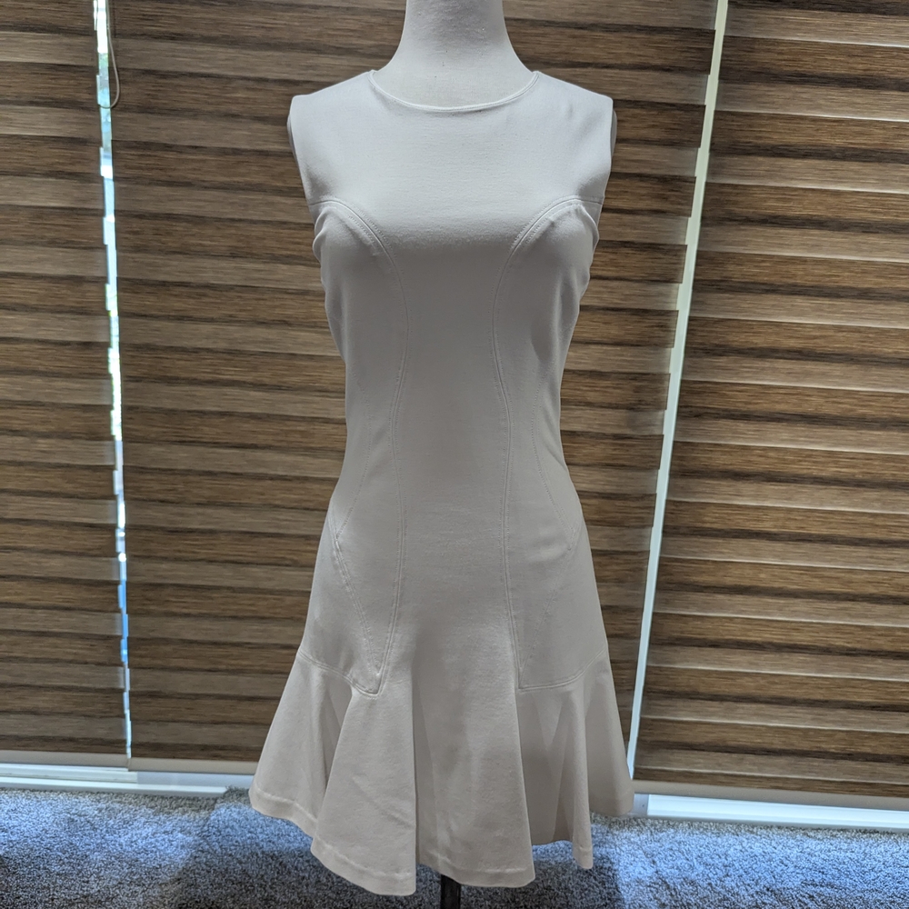 Diane von Furstenberg DVF White Sleeveless Flounce Hem Dress – Size 2